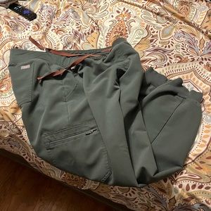 Large used Figs scrub set